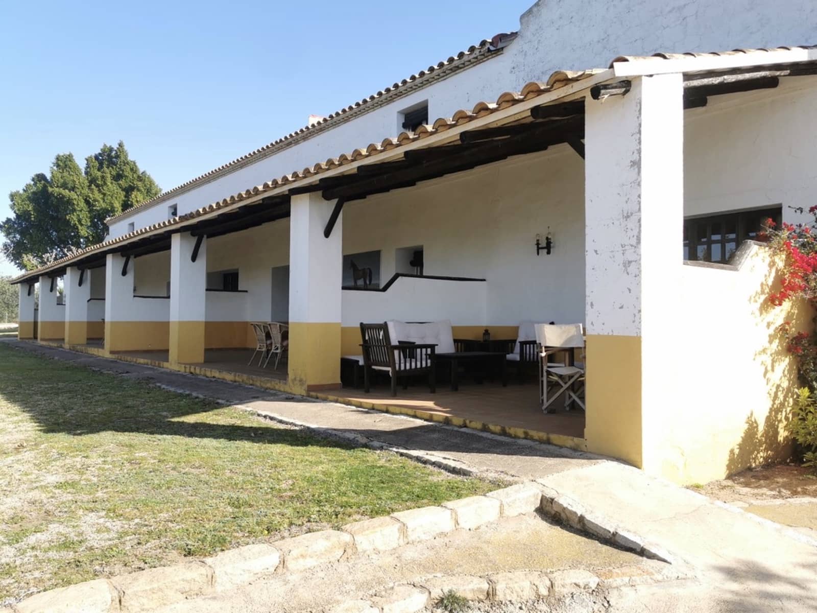 24 soveværelse Finca/Landehus til salg i Gerena med swimmingpool garage - € 2.800.000 (Ref: 8821144)