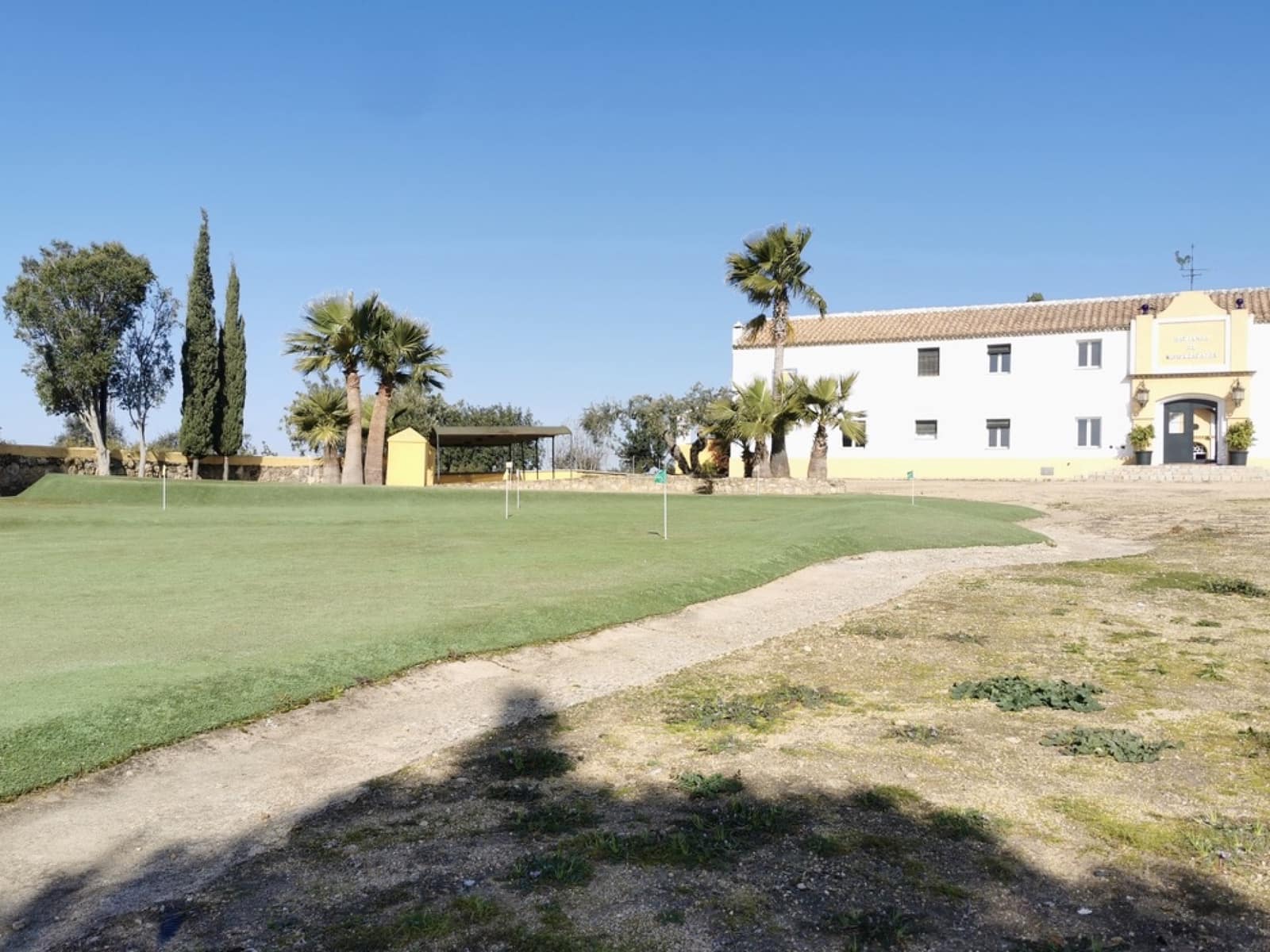 24 soveværelse Finca/Landehus til salg i Gerena med swimmingpool garage - € 2.800.000 (Ref: 8821144)