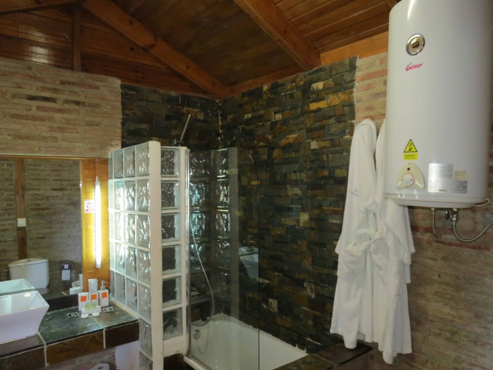 5 bedroom Hotel for sale in Laroles with pool - € 550,000 (Ref: 8843997)