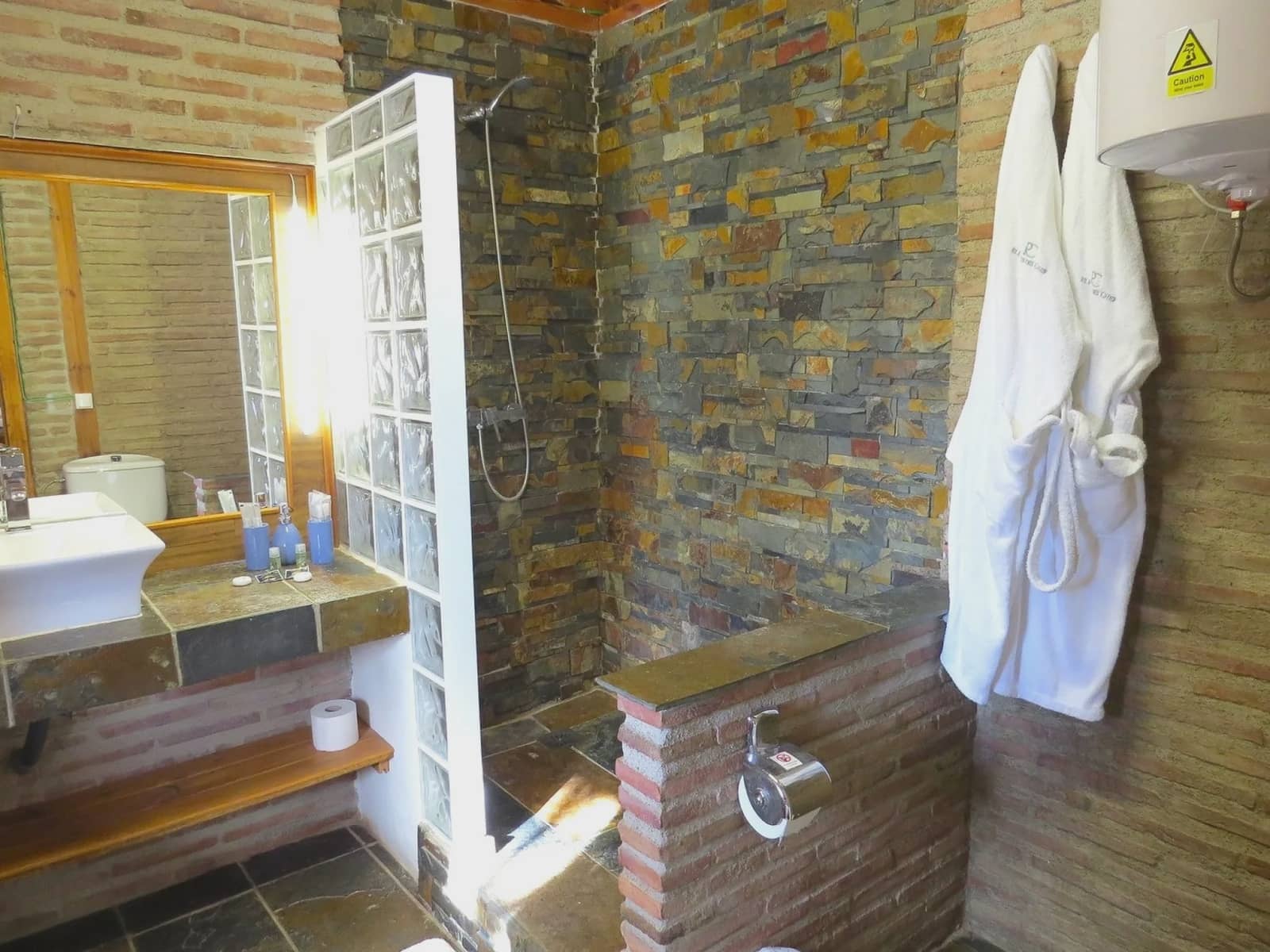 5 slaapkamer Finca/Landhuis te koop in Laroles met zwembad garage - € 480.000 (Ref: 8843997)