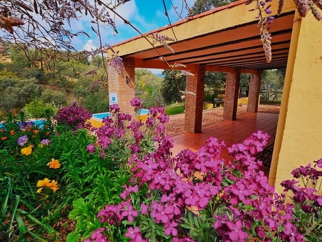 5 soveværelse Finca/Landehus til salg i Cortegana med swimmingpool - € 320.000 (Ref: 8885522)