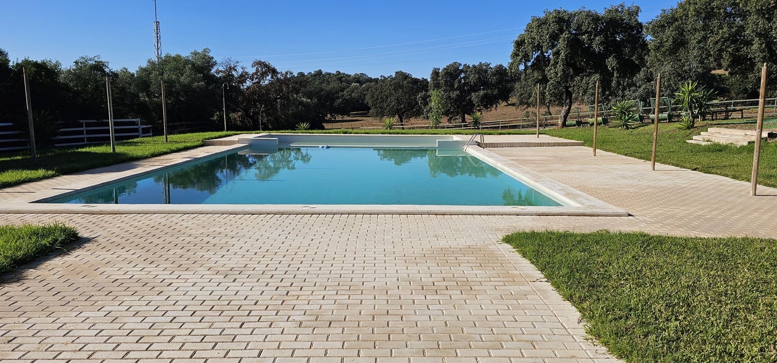 Hotel de 20 habitaciones en Morón de la Frontera en venta con piscina garaje - 1.200.000 € (Ref: 8895821)