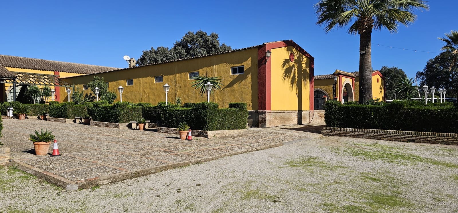 Hotel de 20 habitaciones en Morón de la Frontera en venta con piscina garaje - 1.200.000 € (Ref: 8895821)