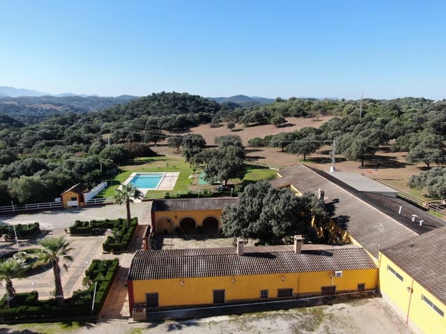 Hotel de 20 habitaciones en Morón de la Frontera en venta con piscina garaje - 1.200.000 € (Ref: 8895821)