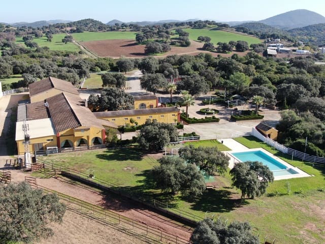 Hotel de 20 habitaciones en Morón de la Frontera en venta con piscina garaje - 1.200.000 € (Ref: 8895821)