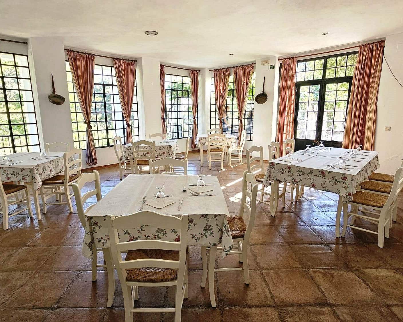 25 soveværelse Hotel til salg i Aracena med swimmingpool - € 3.500.000 (Ref: 8900870)