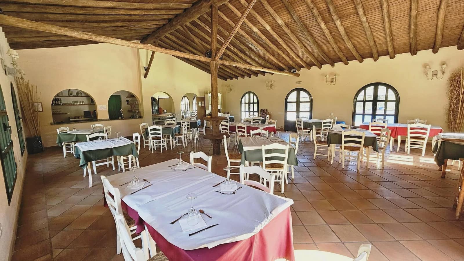 25 quarto Hotel para venda em Aracena com piscina - 3 500 000 € (Ref: 8900870)