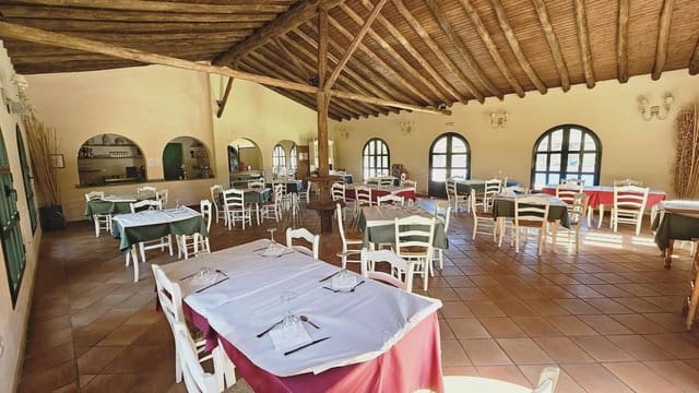 25 sovrum Hotell till salu i Aracena med pool - 3 500 000 € (Ref: 8900870)