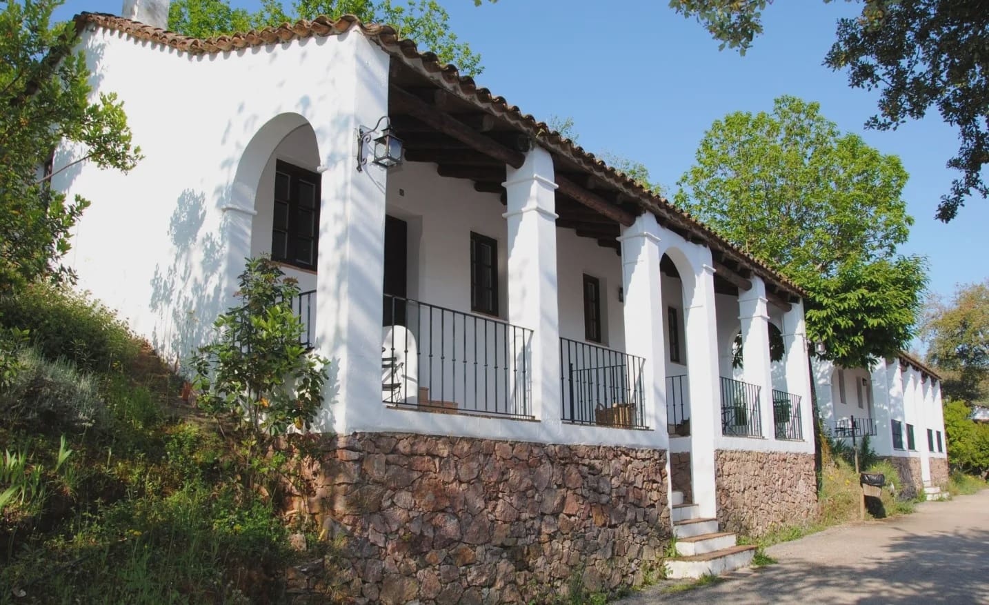 25 quarto Hotel para venda em Aracena com piscina - 3 500 000 € (Ref: 8900870)