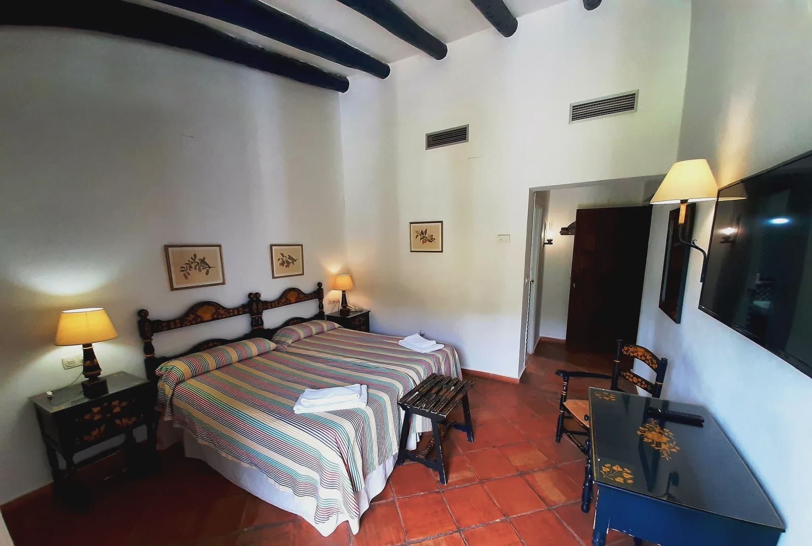 25 quarto Hotel para venda em Aracena com piscina - 3 500 000 € (Ref: 8900870)
