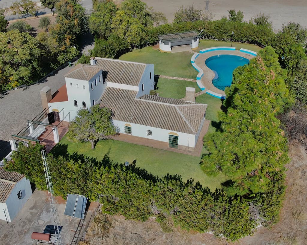 5 soveværelse Finca/Landehus til salg i La Puebla de Cazalla med swimmingpool - € 900.000 (Ref: 8917440)