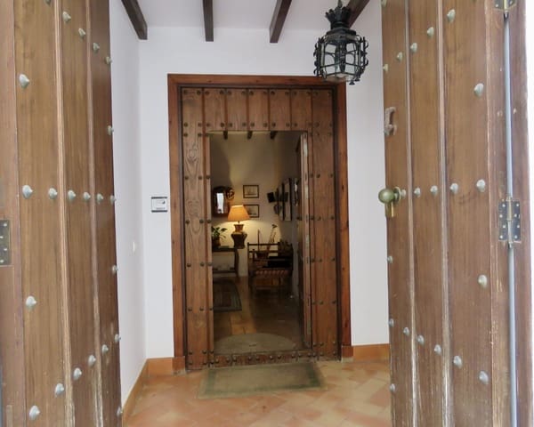 4 bedroom Townhouse for sale in Osuna - € 425,000 (Ref: 9245709)