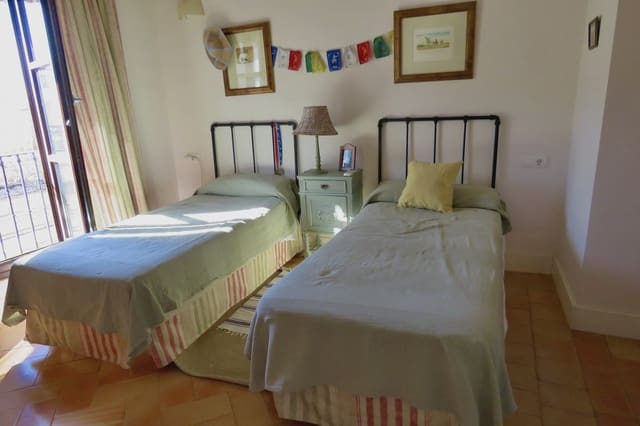 4 makuuhuone Omakotitalo myytävänä paikassa Osuna - 425 000 € (Ref: 9245709)