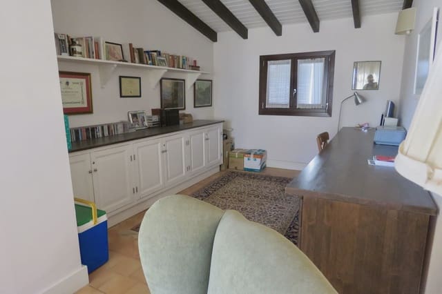 4 makuuhuone Omakotitalo myytävänä paikassa Osuna - 425 000 € (Ref: 9245709)
