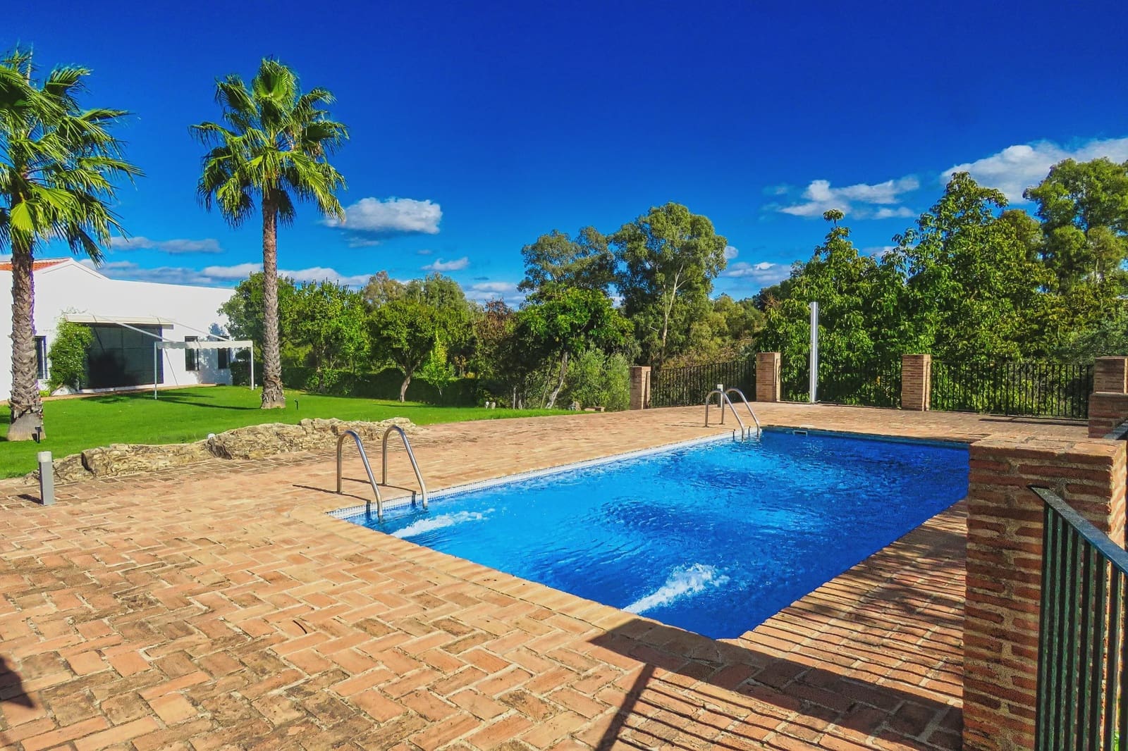 5 soveværelse Finca/Landehus til salg i Cazalla de la Sierra med swimmingpool garage - € 550.000 (Ref: 9248917)