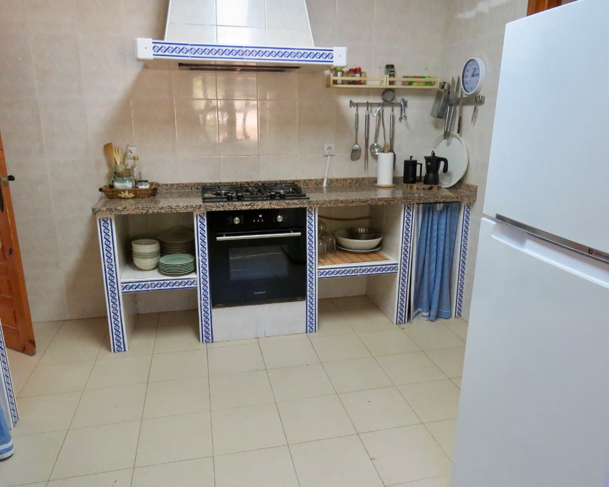 4 soveværelse Finca/Landehus til salg i Carataunas med swimmingpool garage - € 230.000 (Ref: 9270542)