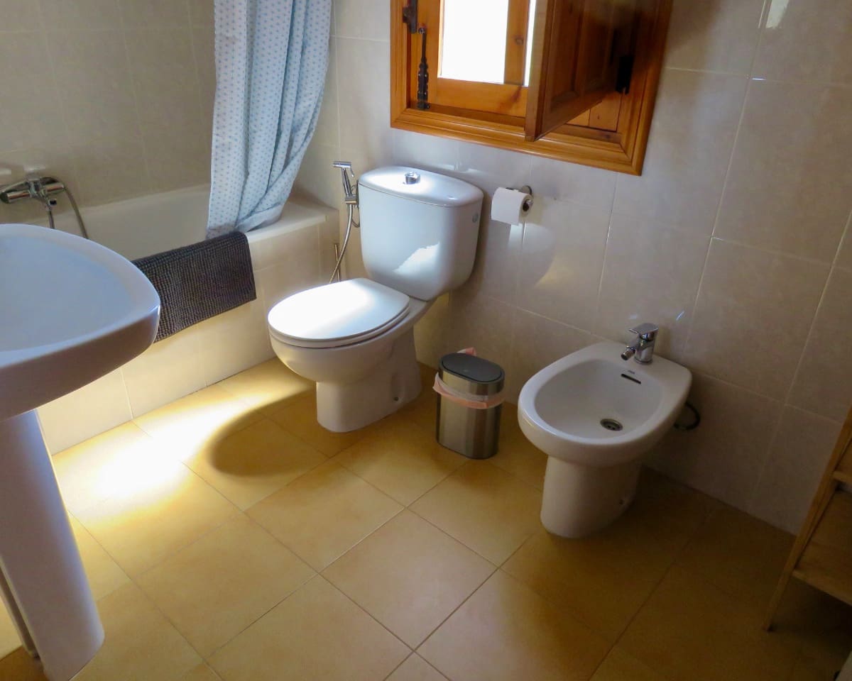 4 soveværelse Finca/Landehus til salg i Carataunas med swimmingpool garage - € 230.000 (Ref: 9270542)