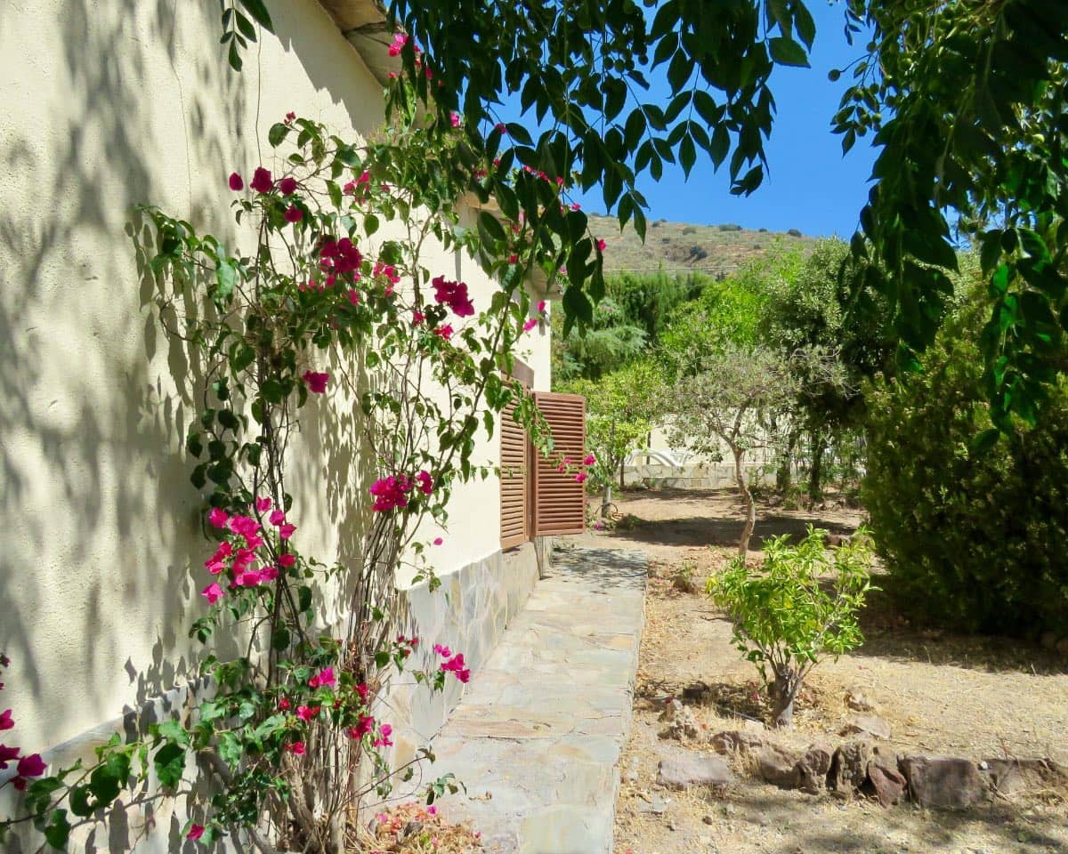 4 soveværelse Finca/Landehus til salg i Carataunas med swimmingpool garage - € 230.000 (Ref: 9270542)