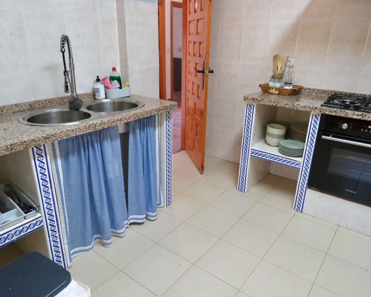 4 soveværelse Finca/Landehus til salg i Carataunas med swimmingpool garage - € 230.000 (Ref: 9270542)