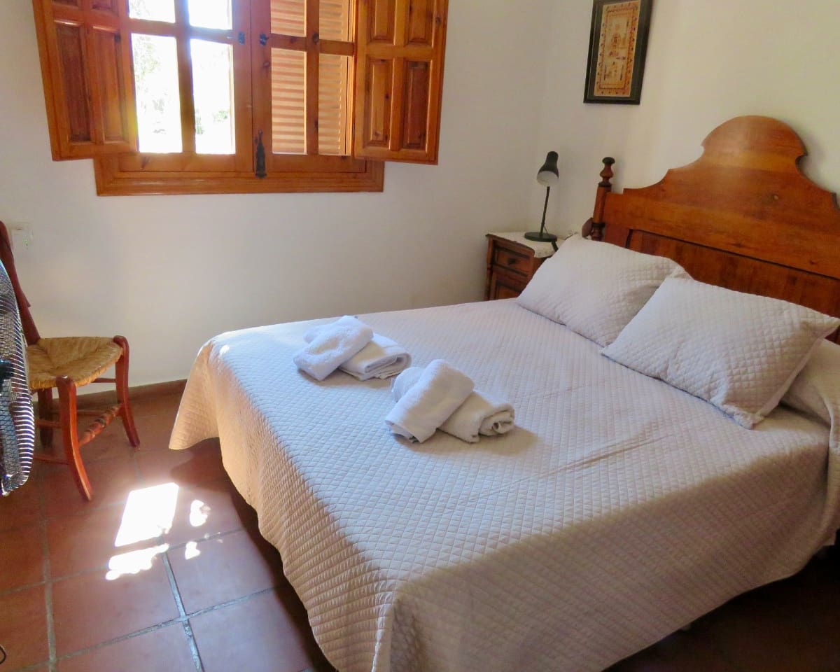 4 soveværelse Finca/Landehus til salg i Carataunas med swimmingpool garage - € 230.000 (Ref: 9270542)