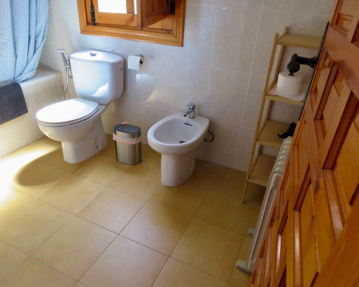 4 soveværelse Finca/Landehus til salg i Carataunas med swimmingpool garage - € 230.000 (Ref: 9270542)