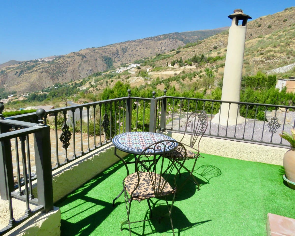 4 soveværelse Finca/Landehus til salg i Carataunas med swimmingpool garage - € 230.000 (Ref: 9270542)