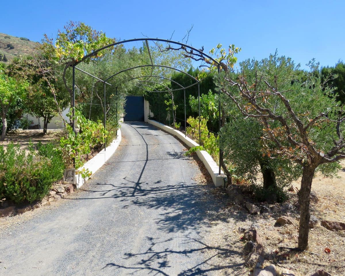 4 soveværelse Finca/Landehus til salg i Carataunas med swimmingpool garage - € 230.000 (Ref: 9270542)