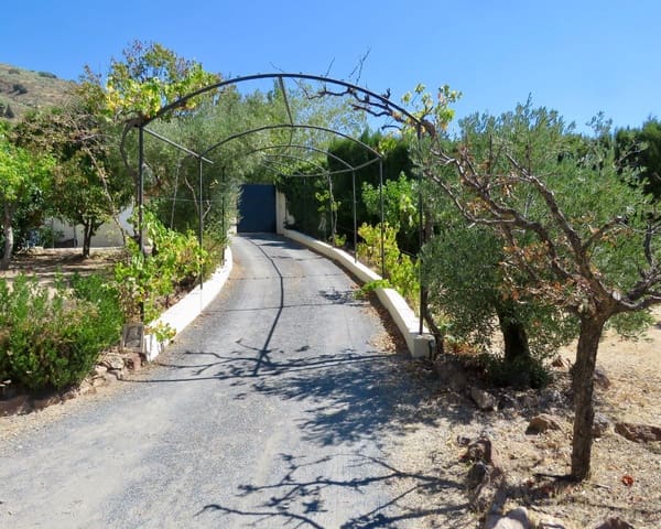 4 soveværelse Finca/Landehus til salg i Carataunas med swimmingpool garage - € 230.000 (Ref: 9270542)