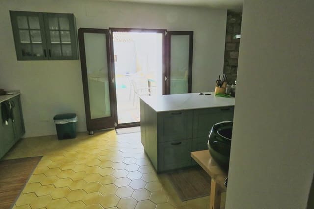 20 Zimmer Hotel zu verkaufen in Ubeda mit Pool - 799.000 € (Ref: 9395498)