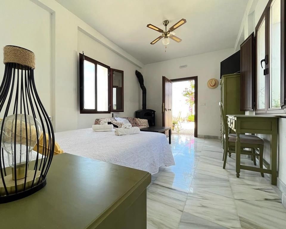 10 slaapkamer Finca/Landhuis te koop in Lucena met zwembad - € 1.200.000 (Ref: 9428141)