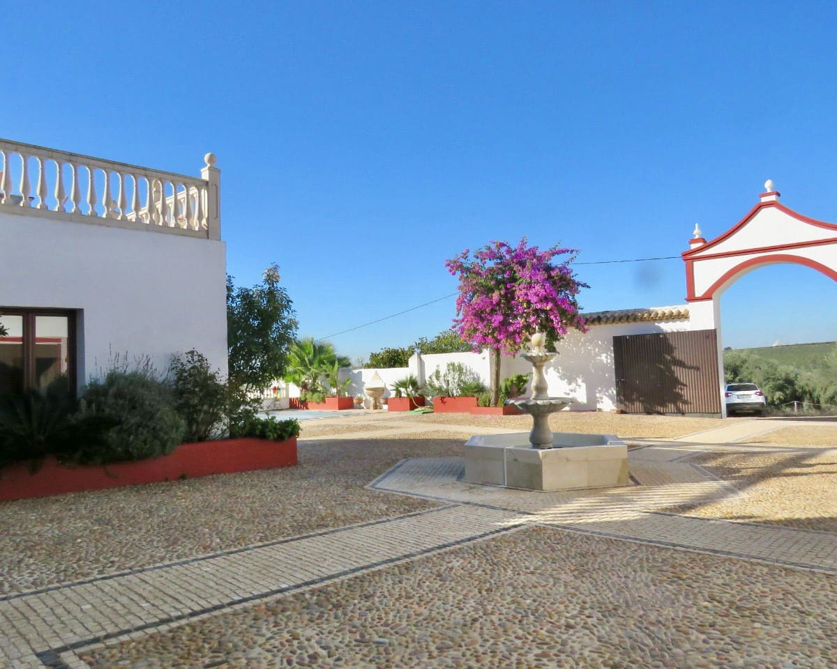 10 slaapkamer Finca/Landhuis te koop in Lucena met zwembad - € 1.200.000 (Ref: 9428141)