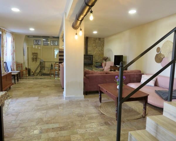 10 bedroom Finca/Country House for sale in Lucena with pool - € 1,200,000 (Ref: 9428141)