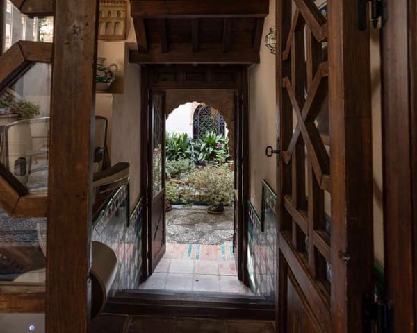 6 soveværelse Byhus til salg i Granada by - € 2.500.000 (Ref: 9546950)