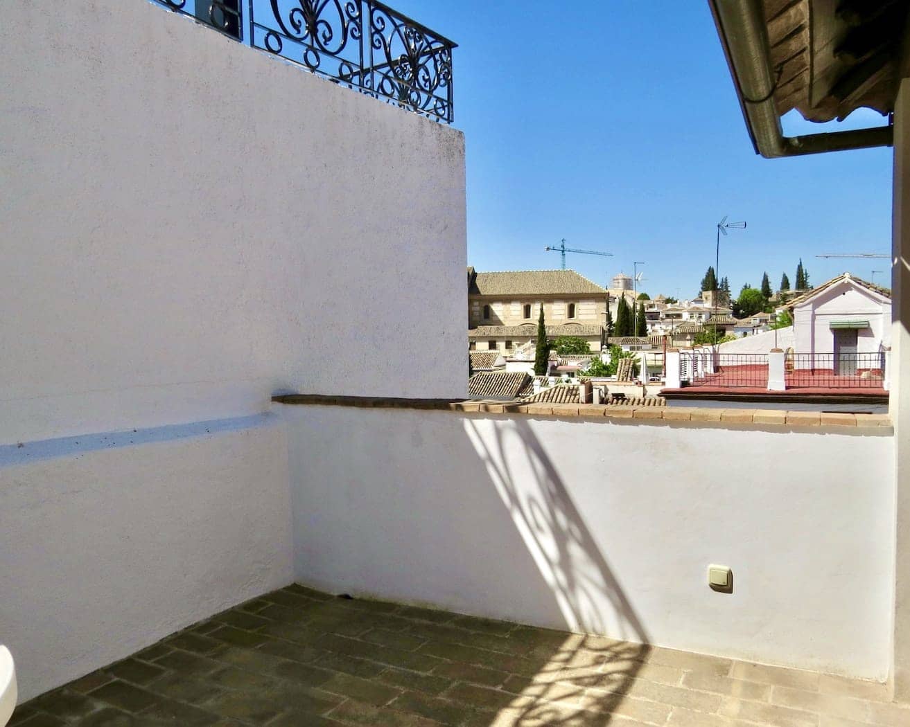 4 soveværelse Byhus til salg i Granada by - € 599.000 (Ref: 9547103)
