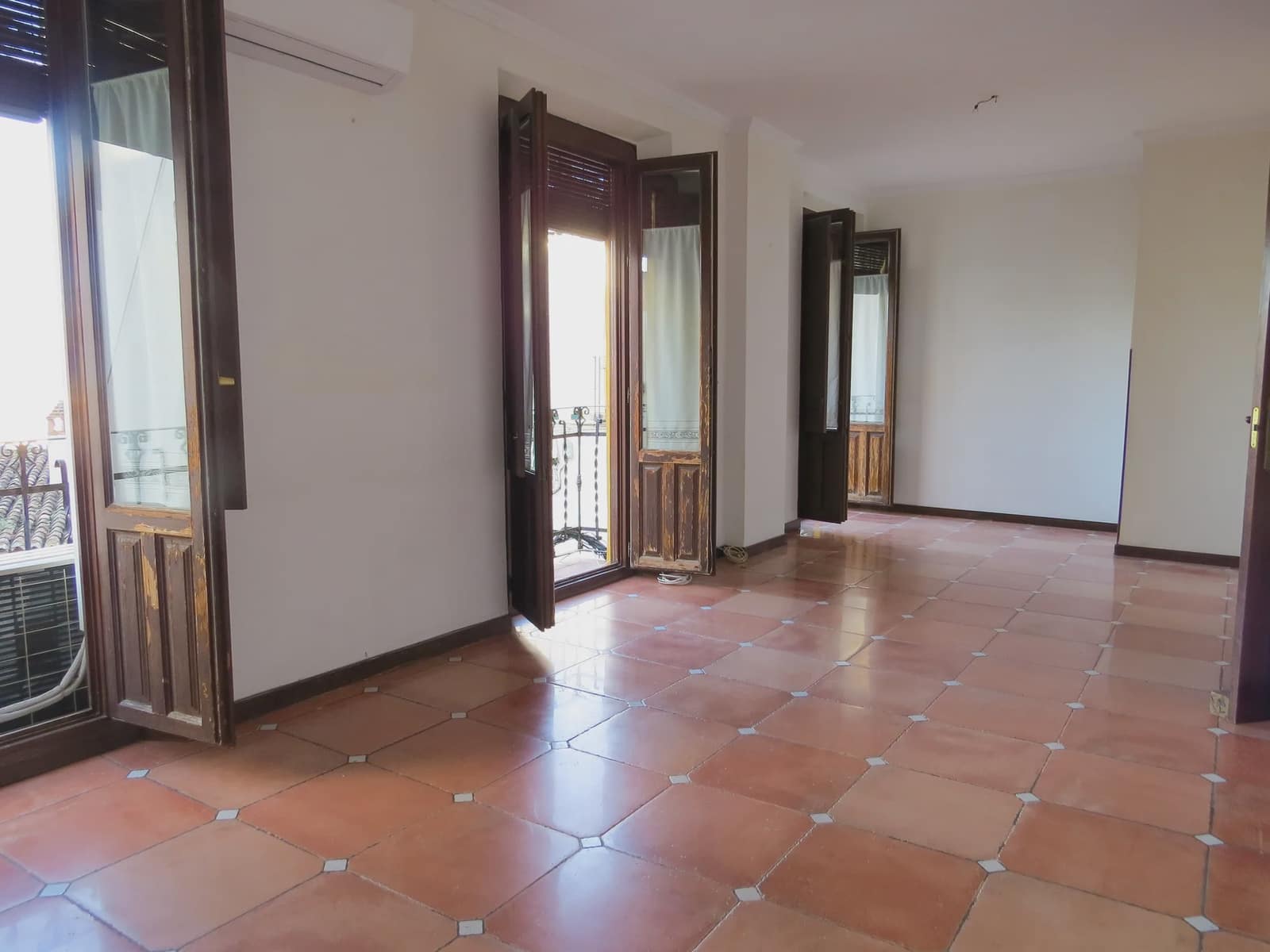 9 quarto Casa em Banda para venda em Granada cidade com piscina garagem - 1 300 000 € (Ref: 9694201)
