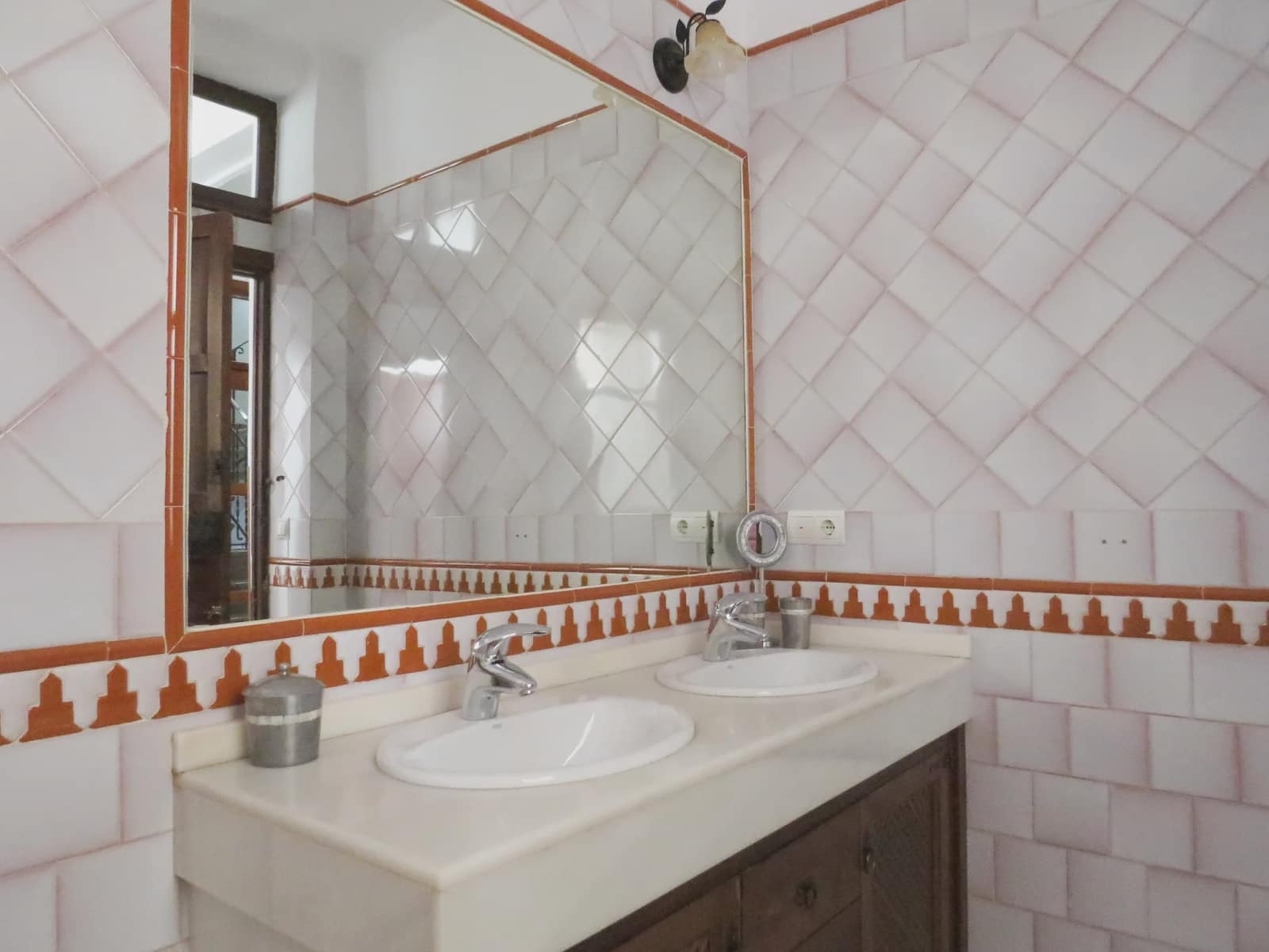 9 quarto Casa em Banda para venda em Granada cidade com piscina garagem - 1 300 000 € (Ref: 9694201)