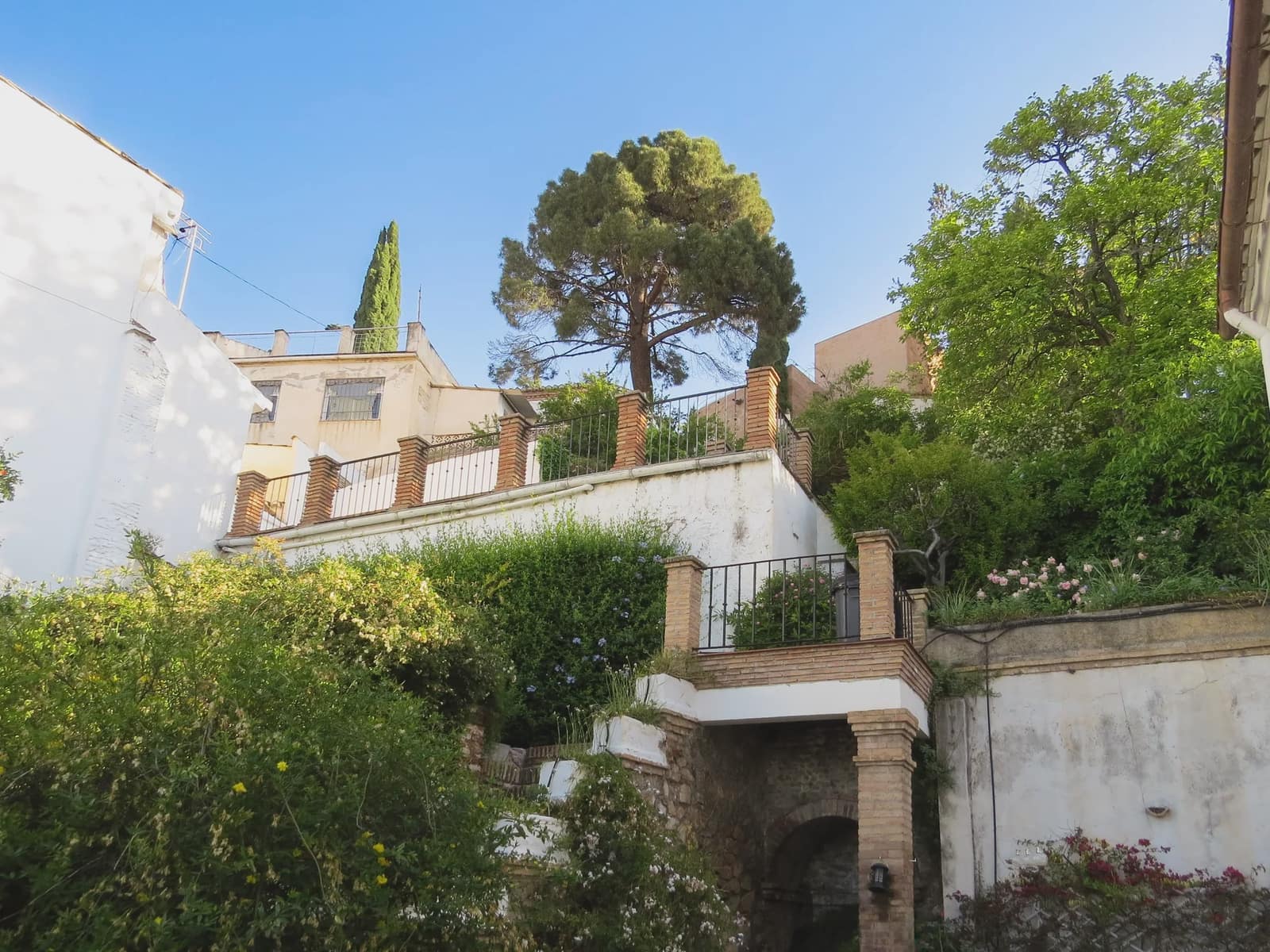 9 quarto Casa em Banda para venda em Granada cidade com piscina garagem - 1 300 000 € (Ref: 9694201)