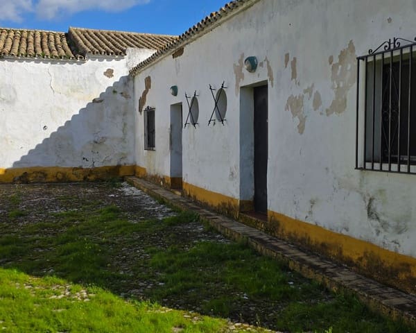 5 sypialnia Finka/Dom wiejski na sprzedaż w La Puebla de Cazalla z basenem - 400 000 € (Ref: 9769937)