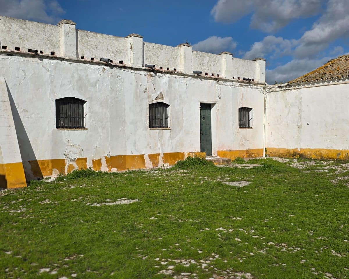 5 soverom Finca/Herregård til salgs i La Puebla de Cazalla med svømmebasseng - € 400 000 (Ref: 9769937)