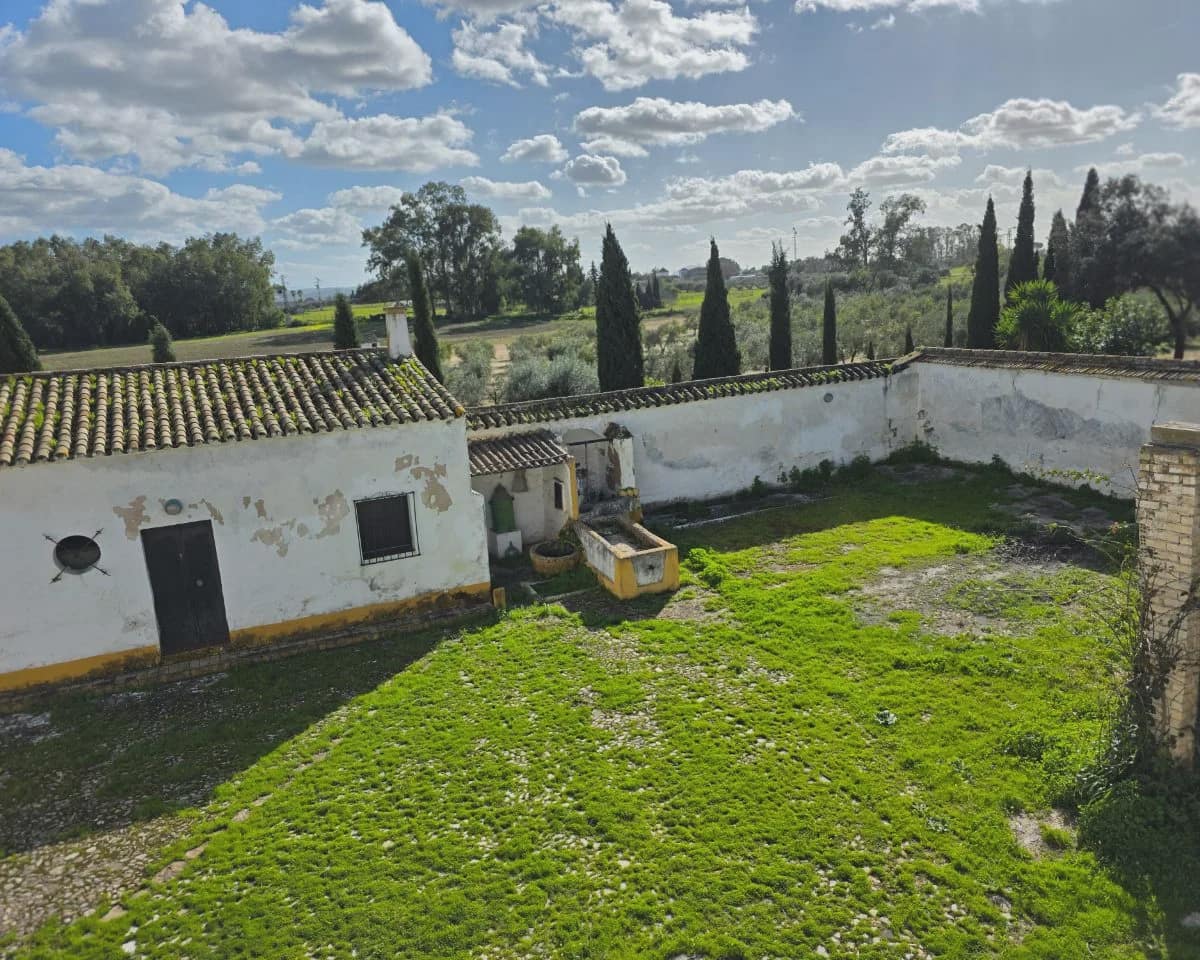 5 bedroom Finca/Country House for sale in La Puebla de Cazalla with pool - € 400,000 (Ref: 9769937)
