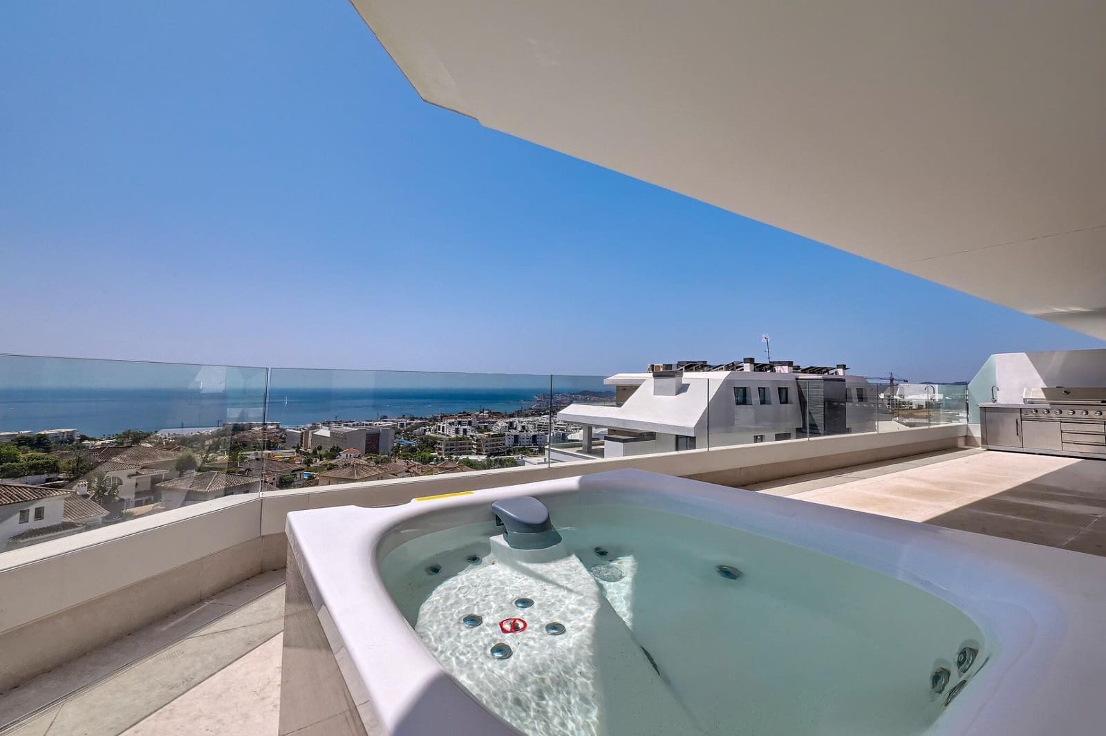 3 sypialnia Apartament na sprzedaż w Fuengirola z basenem garażem - 1 195 000 € (Ref: 10015580)