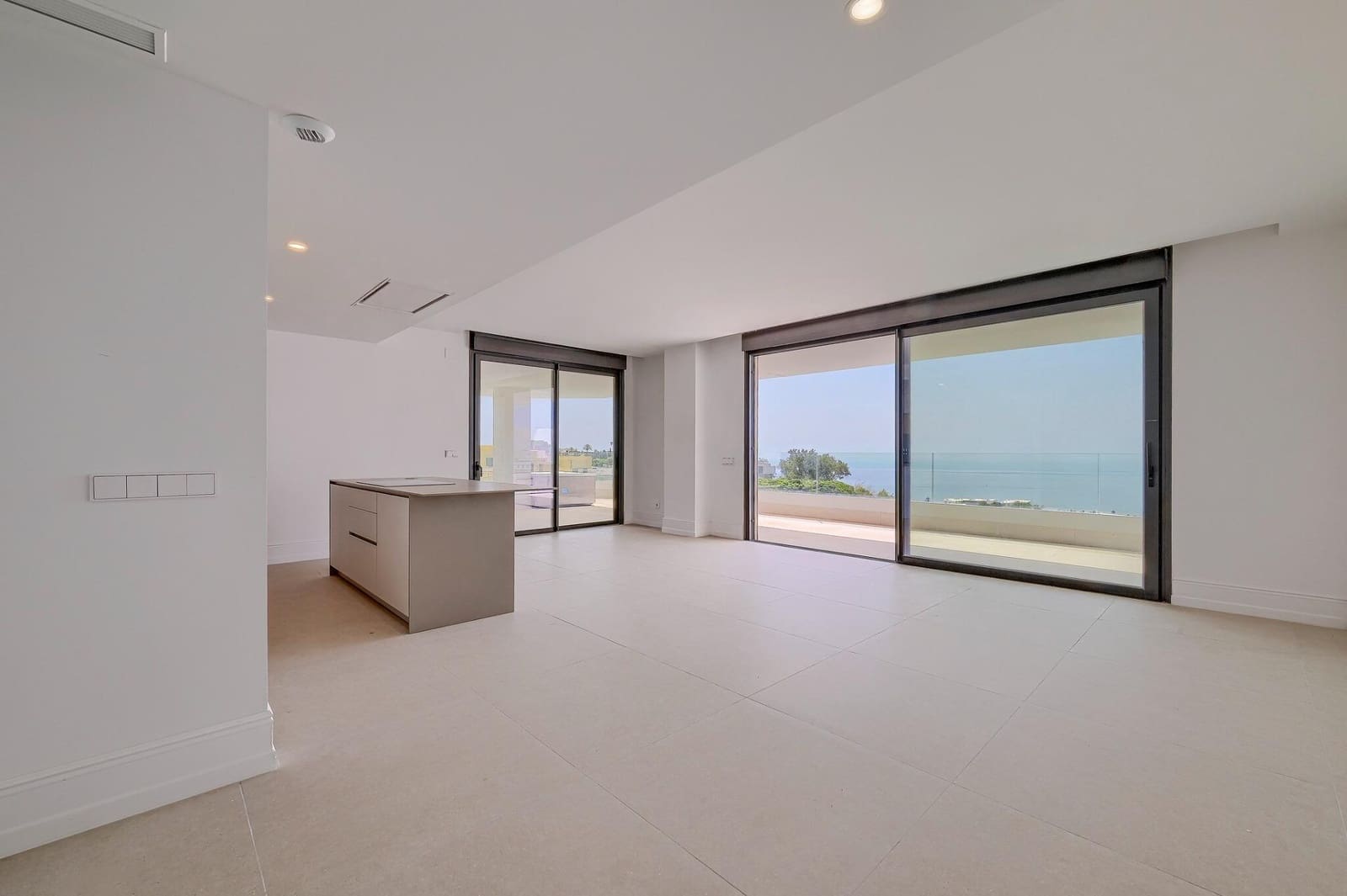 3 sypialnia Apartament na sprzedaż w Fuengirola z basenem garażem - 1 195 000 € (Ref: 10015580)