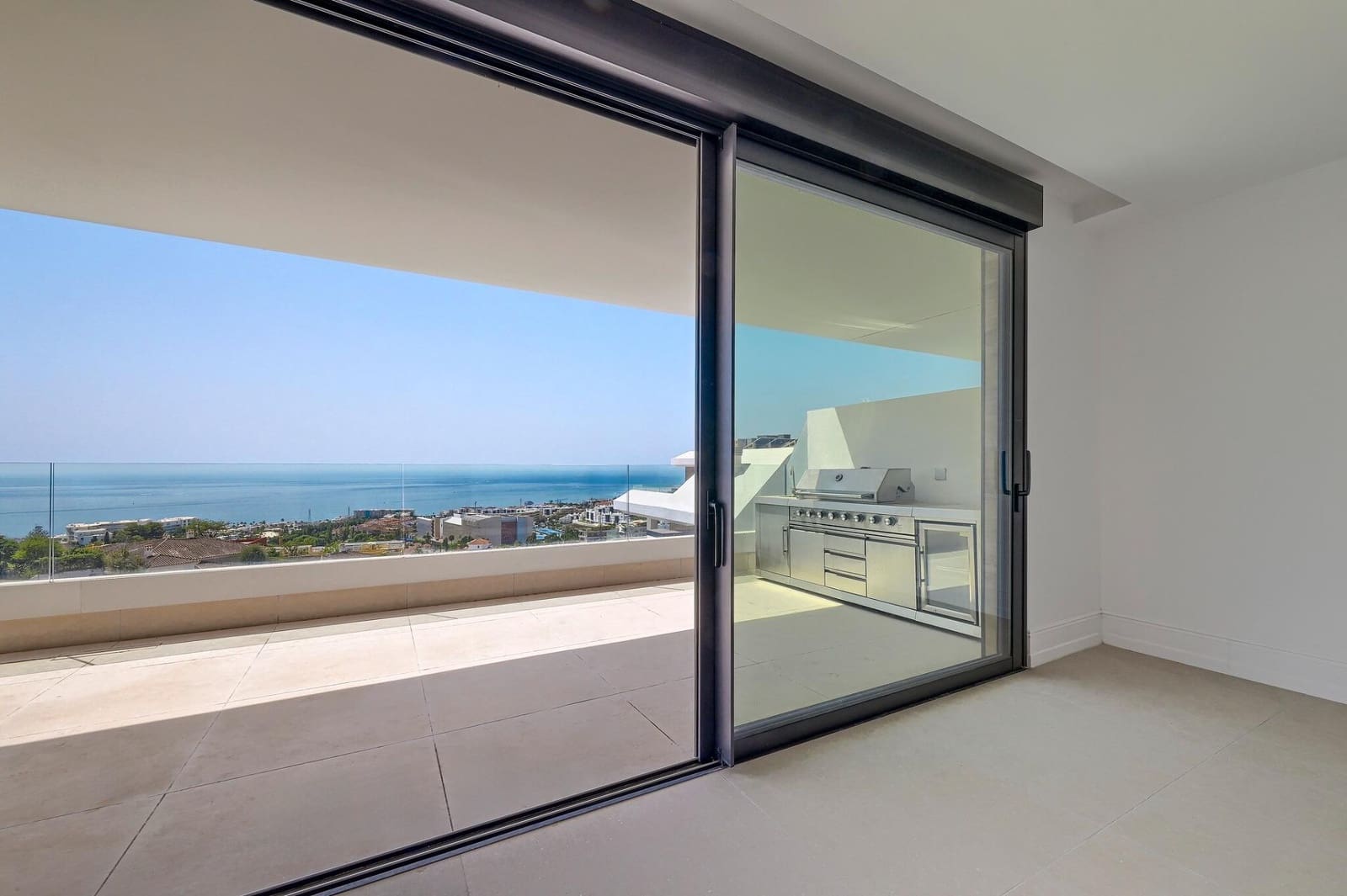 3 sypialnia Apartament na sprzedaż w Fuengirola z basenem garażem - 1 195 000 € (Ref: 10015580)