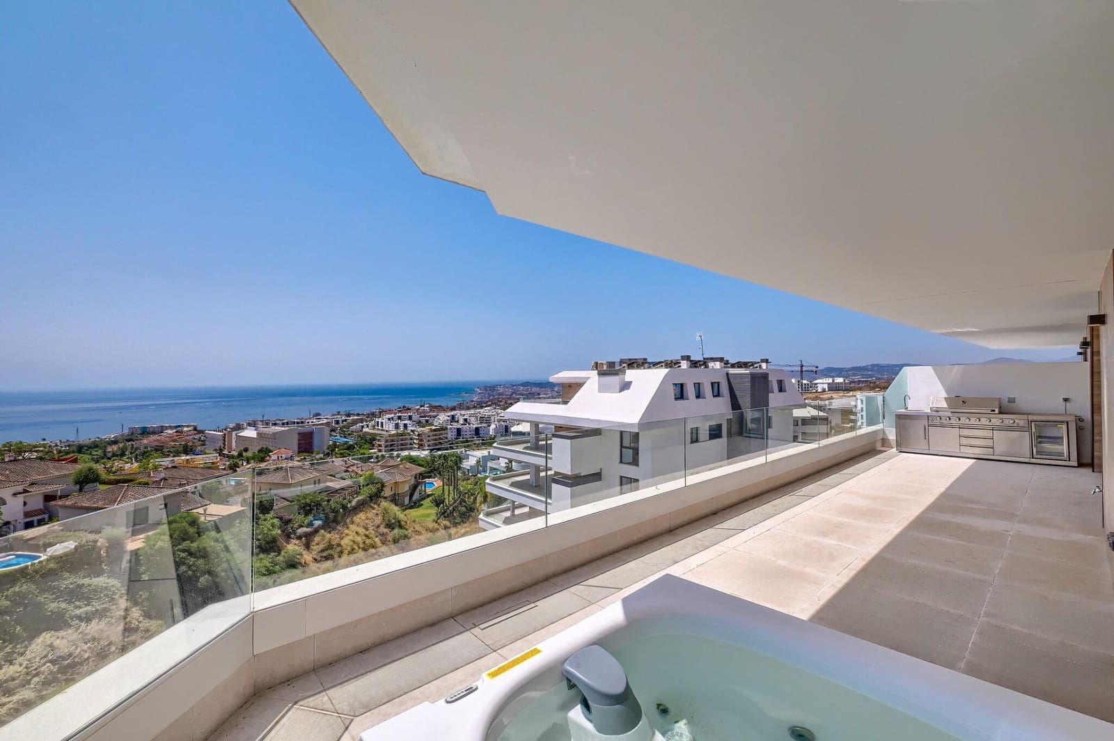 3 sypialnia Apartament na sprzedaż w Fuengirola z basenem garażem - 1 195 000 € (Ref: 10015580)