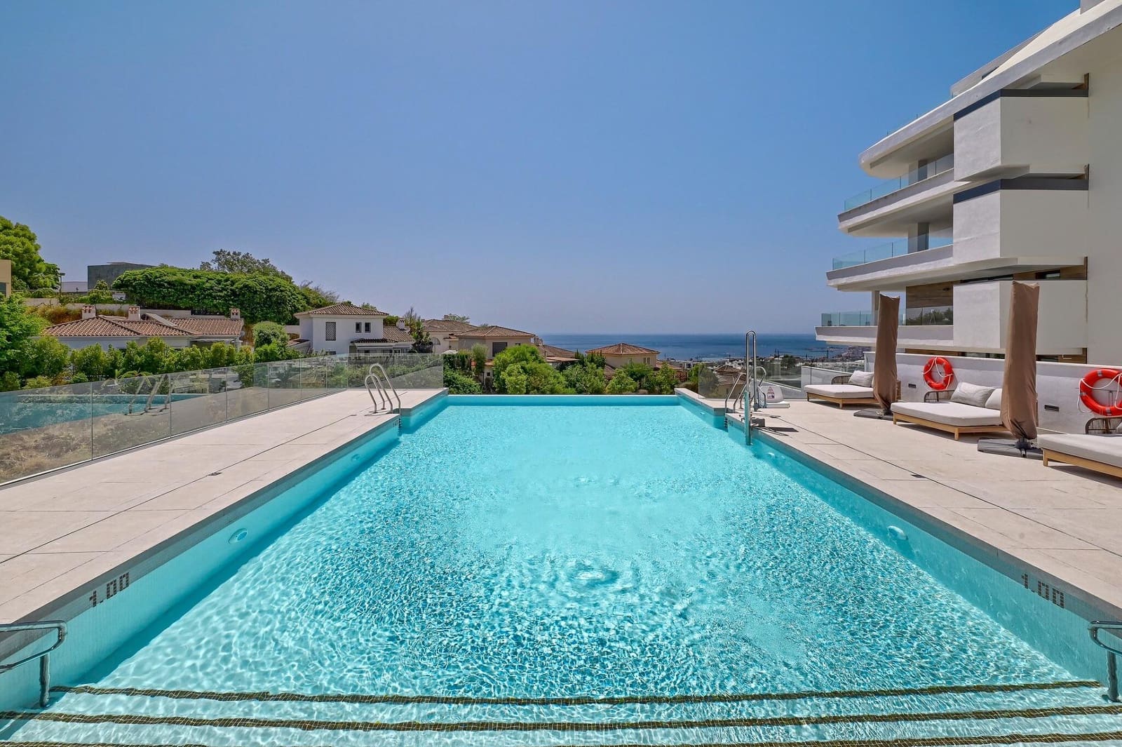 3 sypialnia Apartament na sprzedaż w Fuengirola z basenem garażem - 1 195 000 € (Ref: 10015580)