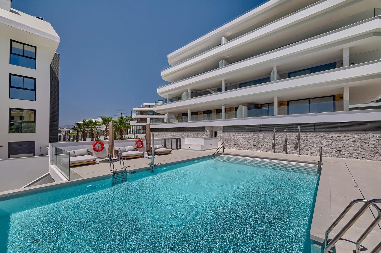 3 sypialnia Apartament na sprzedaż w Fuengirola z basenem garażem - 1 195 000 € (Ref: 10015580)