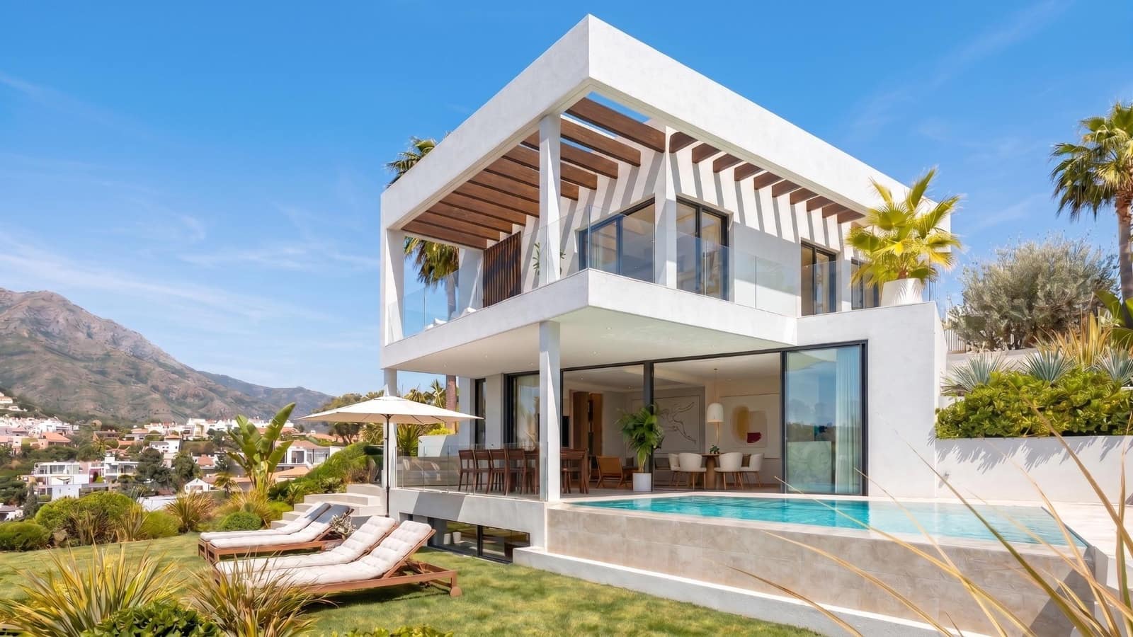 Chalet de 4 habitaciones en Estepona en venta con piscina garaje - 1.295.000 € (Ref: 10159689)