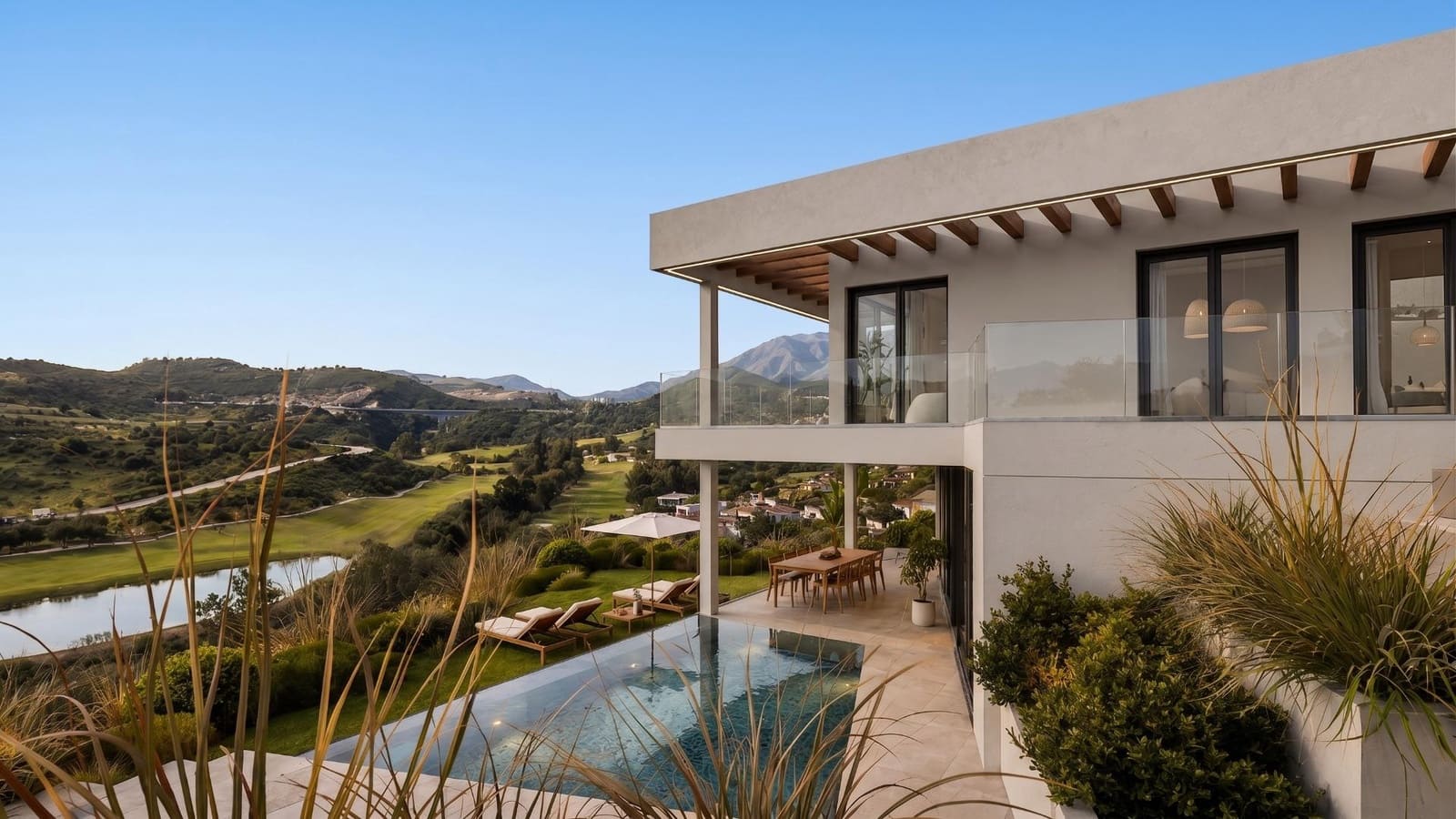 Chalet de 4 habitaciones en Estepona en venta con piscina garaje - 1.295.000 € (Ref: 10159689)