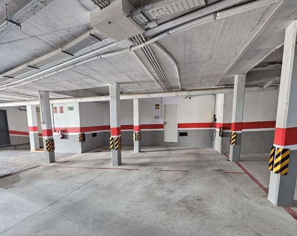 Garage te koop in El Paraiso, Estepona - € 20.000 (Ref: 10183136)
