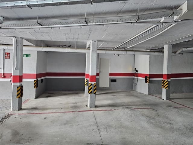 Garage te koop in El Paraiso, Estepona - € 20.000 (Ref: 10183136)